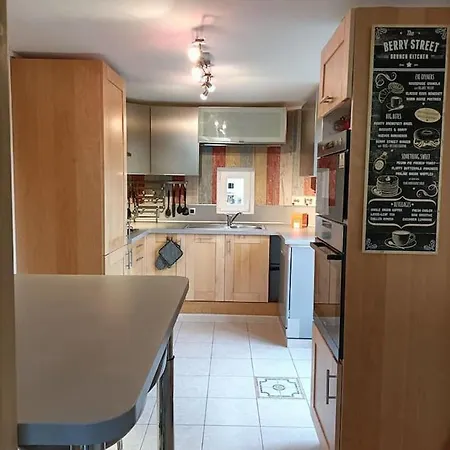 別荘 Pavillon Du Garde Chasse Bugnicourt