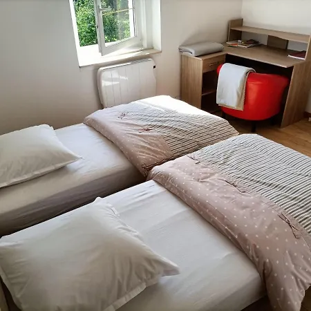 Pavillon Du Garde Chasse